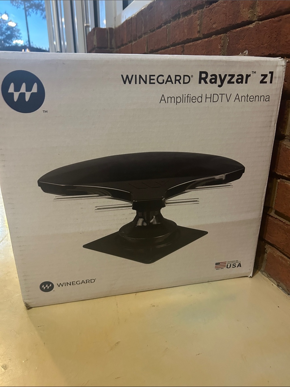 Winegard Rayzar Z1 Amplified HDTV Antenna - white